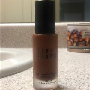Bobbi Brown -Chestnut 9 Foundation